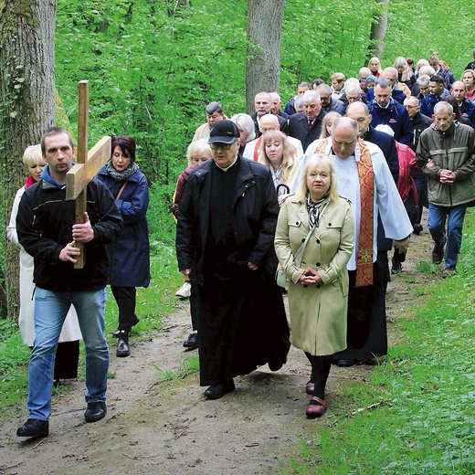 W tym roku stacje Drogi Krzyżowej oparte były na homiliach bł. Jerzego Popiełuszki, głoszonych w latach 1982–1984 podczas Mszy św. za ojczyznę.