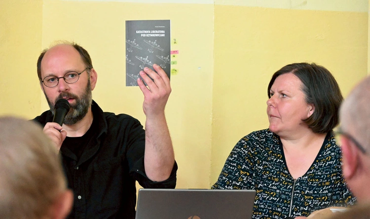 Daniel Podobiński i Jadwiga Wójciak z nową publikacją (wyd. i druk. Świętego Krzyża w Opolu). 