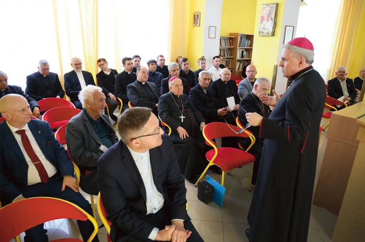 Bp Nitkiewicz podkreślił, że wielkość hierarchy wyrażała się przede wszystkim w sumiennym wypełnianiu obowiązków.