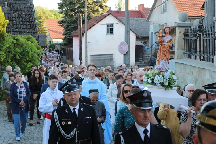 Lipnica Murowana. Msza św. i procesja z modlitwą o rekoronację Lipnickiej Madonny z Dzieciątkiem