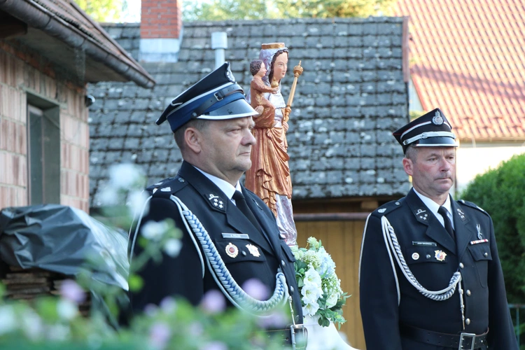 Lipnica Murowana. Msza św. i procesja z modlitwą o rekoronację Lipnickiej Madonny z Dzieciątkiem