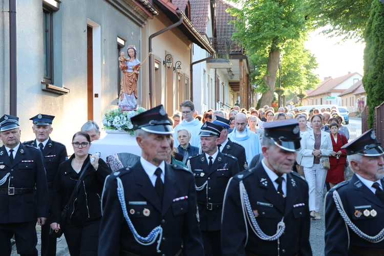 Lipnica Murowana. Msza św. i procesja z modlitwą o rekoronację Lipnickiej Madonny z Dzieciątkiem