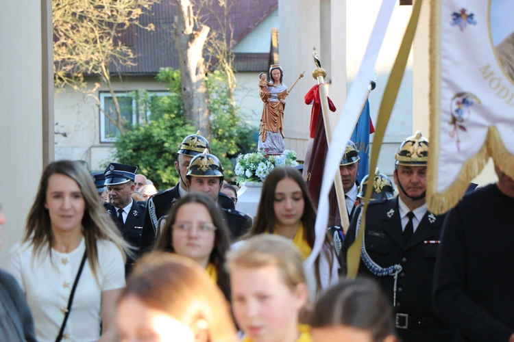 Lipnica Murowana. Msza św. i procesja z modlitwą o rekoronację Lipnickiej Madonny z Dzieciątkiem