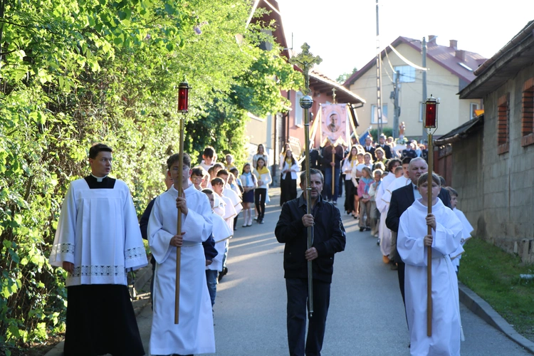 Lipnica Murowana. Msza św. i procesja z modlitwą o rekoronację Lipnickiej Madonny z Dzieciątkiem