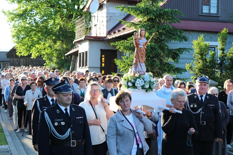 Lipnica Murowana. Msza św. i procesja z modlitwą o rekoronację Lipnickiej Madonny z Dzieciątkiem