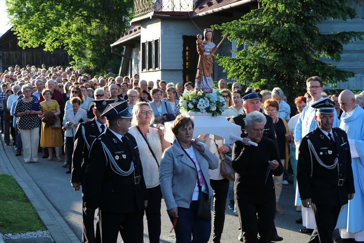 Lipnica Murowana. Msza św. i procesja z modlitwą o rekoronację Lipnickiej Madonny z Dzieciątkiem
