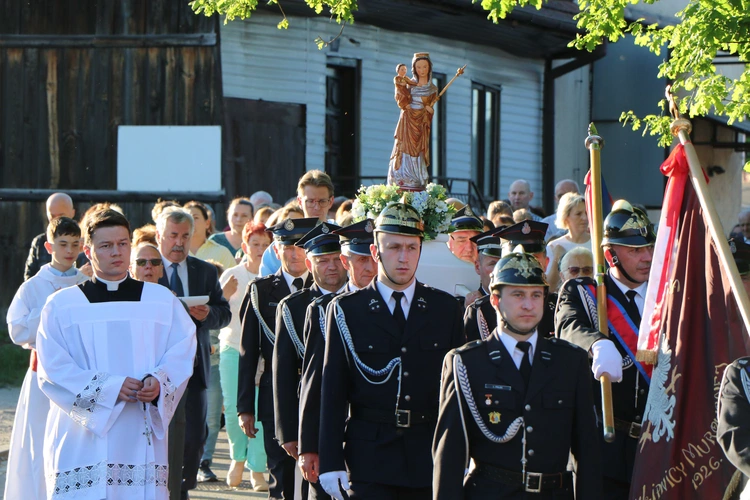 Lipnica Murowana. Msza św. i procesja z modlitwą o rekoronację Lipnickiej Madonny z Dzieciątkiem