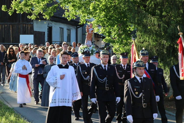 Lipnica Murowana. Msza św. i procesja z modlitwą o rekoronację Lipnickiej Madonny z Dzieciątkiem