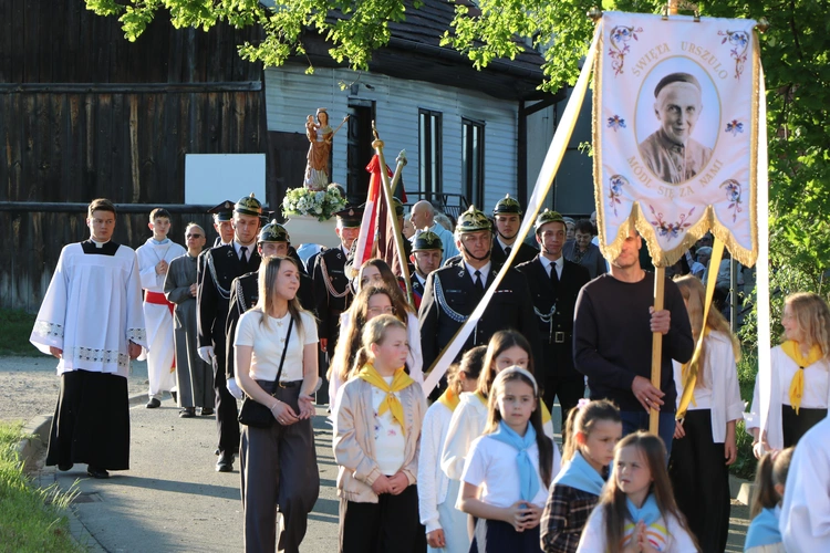 Lipnica Murowana. Msza św. i procesja z modlitwą o rekoronację Lipnickiej Madonny z Dzieciątkiem