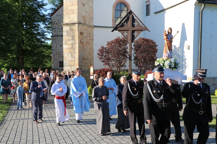 Lipnica Murowana. Msza św. i procesja z modlitwą o rekoronację Lipnickiej Madonny z Dzieciątkiem