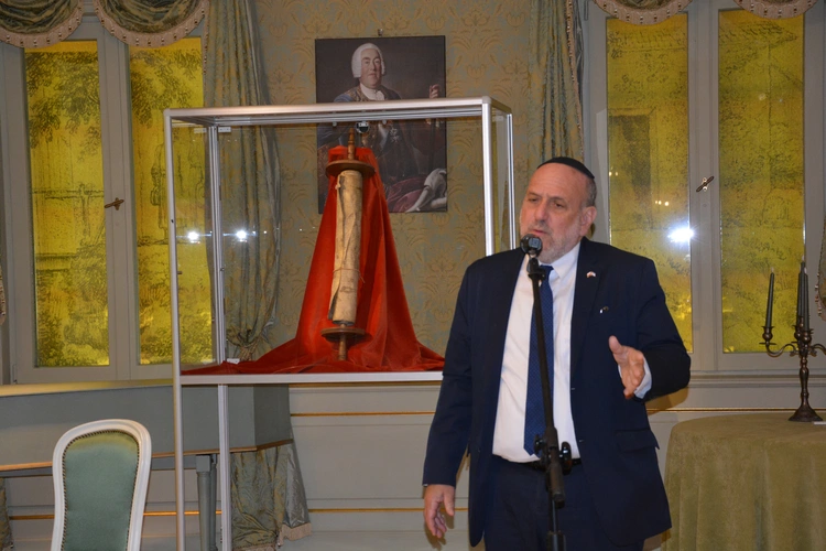 Przekazanie Tory do Muzeum Pałacu Saskiego w Kutnie
