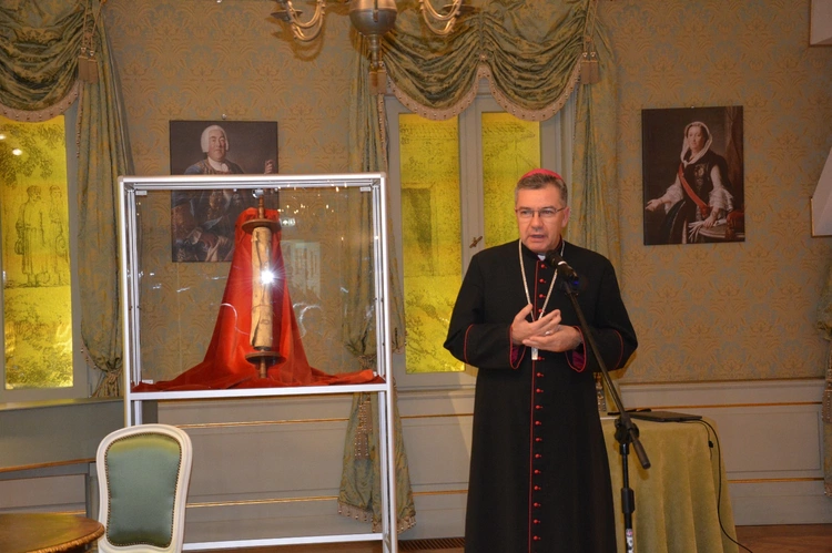 Przekazanie Tory do Muzeum Pałacu Saskiego w Kutnie