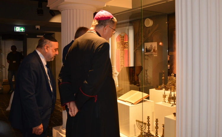 Przekazanie Tory do Muzeum Pałacu Saskiego w Kutnie