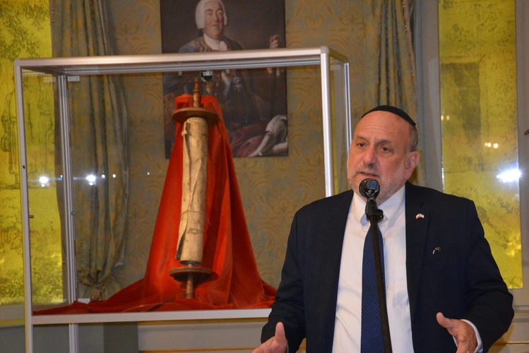 Przekazanie Tory do Muzeum Pałacu Saskiego w Kutnie