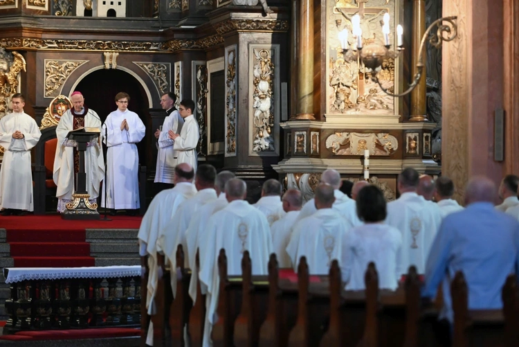 Jubileusz 25-lecia święceń prezbiteratu w świdnickiej katedrze
