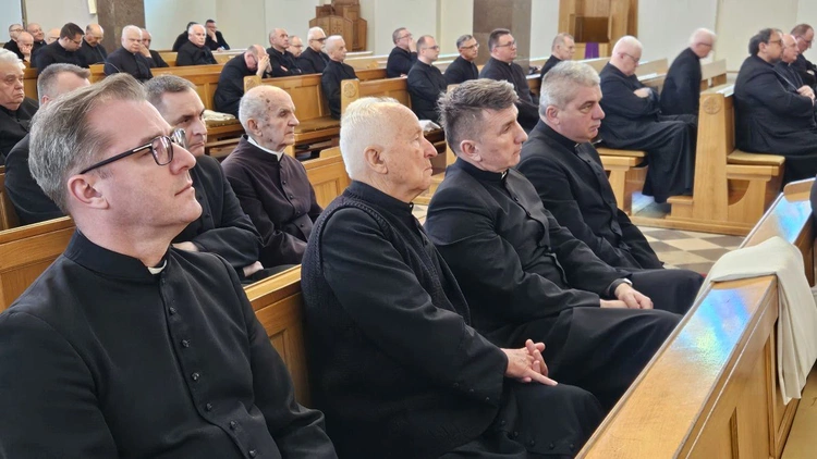 Pielgrzymka kapłańska do skarżyskiej Ostrej Bramy