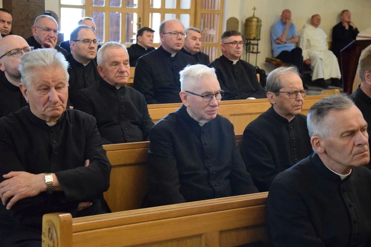 Pielgrzymka kapłańska do skarżyskiej Ostrej Bramy