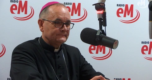 Abp Andrzej Przybylski: "Największą karierą mężczyzny jest troska o dom i małżeństwo". 