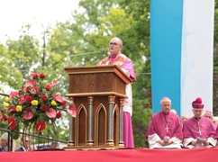 Piekary Śląskie. Abp Andrzej Przybylski powitał pątników i wygłosił słowo społeczne
