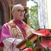 Abp Andrzej Przybylski w Piekarach Śląskich: Nie budujmy wież bez świątyń. Przyszłość Śląska musi opierać się na wierze, rodzinie i solidarności