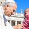 Papież: chrzest wzywa do konsekwentnego wyznawania wiary 