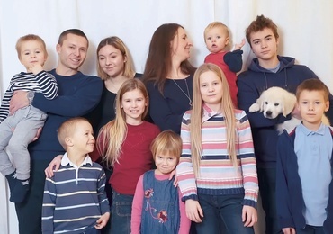 W rodzinie Karoliny i Tomasza Elbanowskich jest 12 dzieci. Najstarsze ma 23 lata