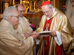 75. urodziny kard. Joachima Meisnera w Trzebnicy Talerz, który łączy