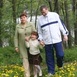 Uratowany górnik Z. Nowok z rodziną na spacerze fot. M. Piekara