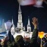 Zakończenie procesji maryjnej w Lourdes fot. Henryk Przondziono