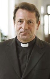 Zobaczyć w księdzu człowieka