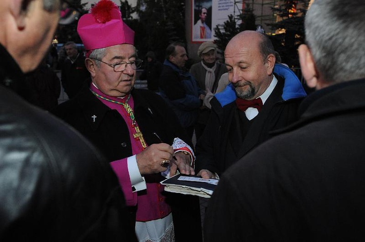 X Dzień Papieski w Gdyni; fot. M. Grabarz i J. Hlades