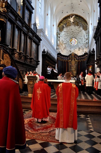 Liturgia wielkopiątkowa z adoracją krzyża 