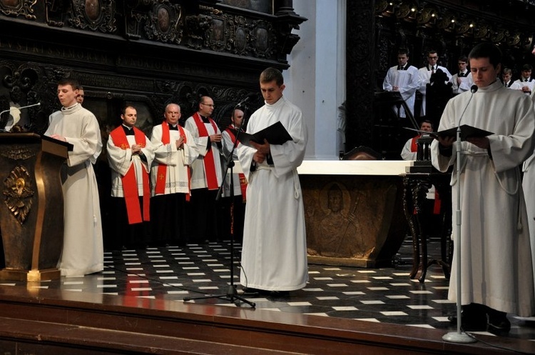 Liturgia wielkopiątkowa z adoracją krzyża 